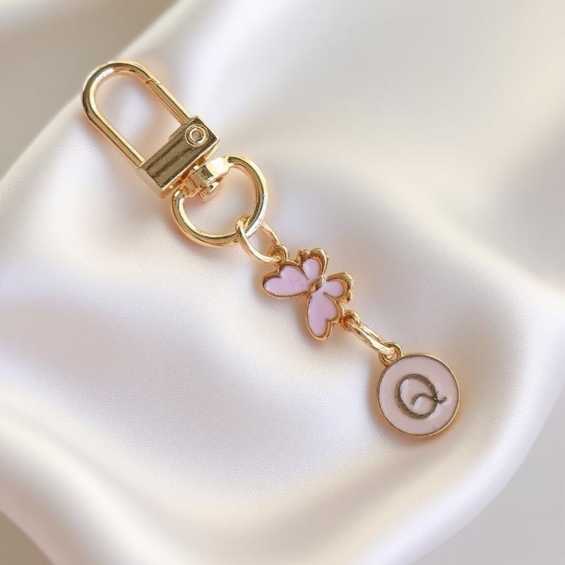 Metal Pink Butterfly Letter Keychain Fashion A-Z Initials Letter Keyring Car Key Holders Bag Pendant Hanging Decor Couple Gift