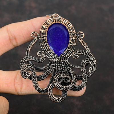 Pendentif en saphir bleu à facettes Pendentif enveloppé de fil de cuivre Bijoux faits à la main Magnifique pendentif en pierre précieuse Bijoux en cuivre Pieuvre Cadeau de fiançailles