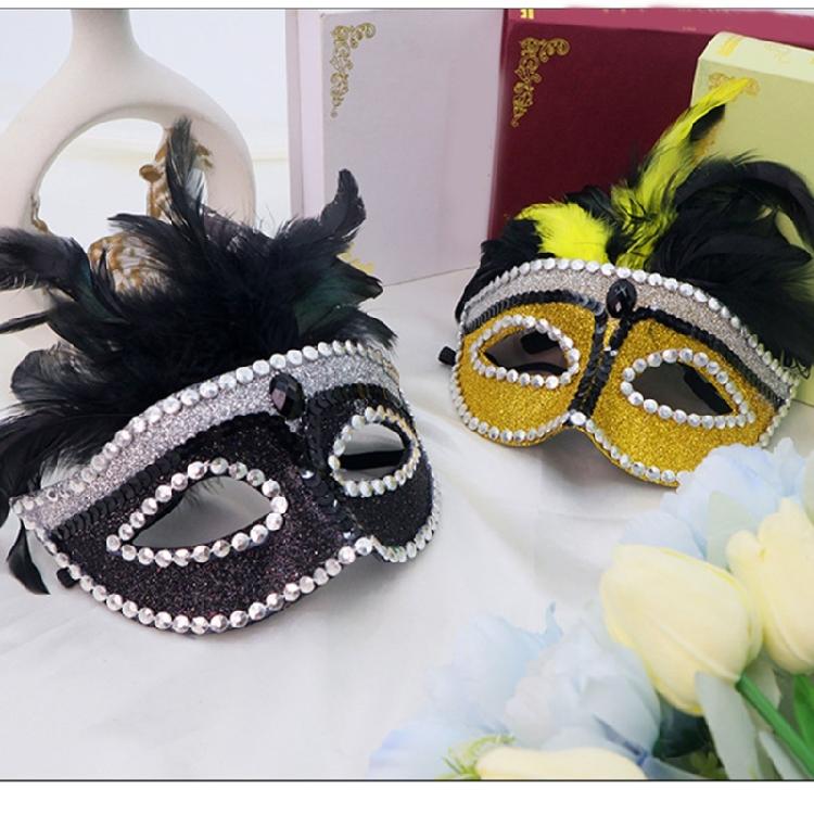 Stylish Feathered Accented Face Cover For Halloween Cosplay Event Lightweight Halloween Party Accessories