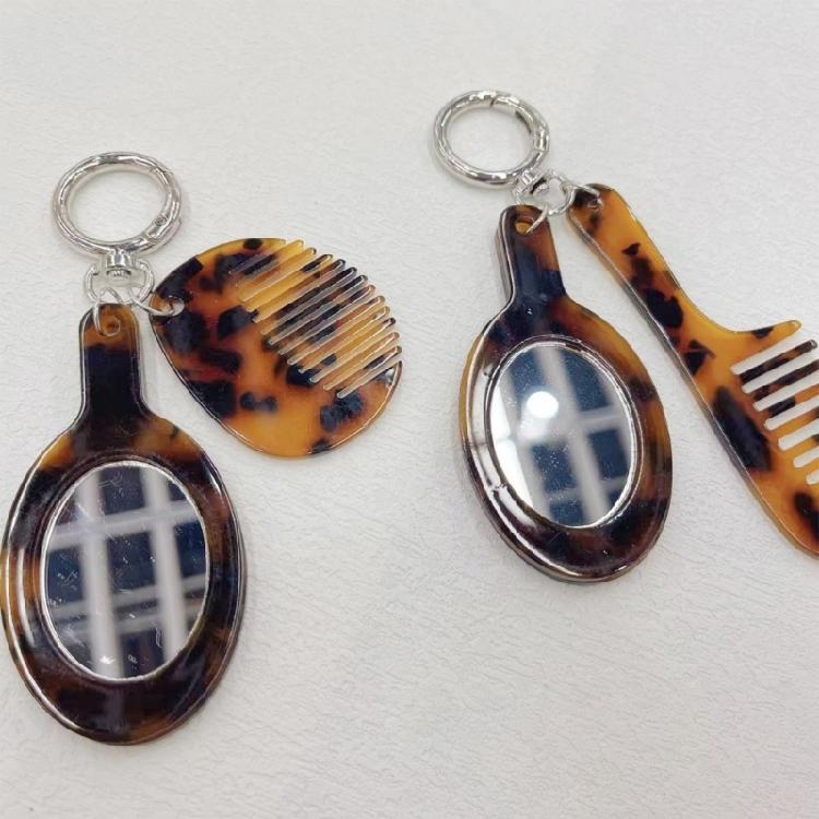 Leopard Comb Keychain with Makeup Mirror Pendant Fashionable Handmade Acetate Keyring Accessory Women Beauty Tool