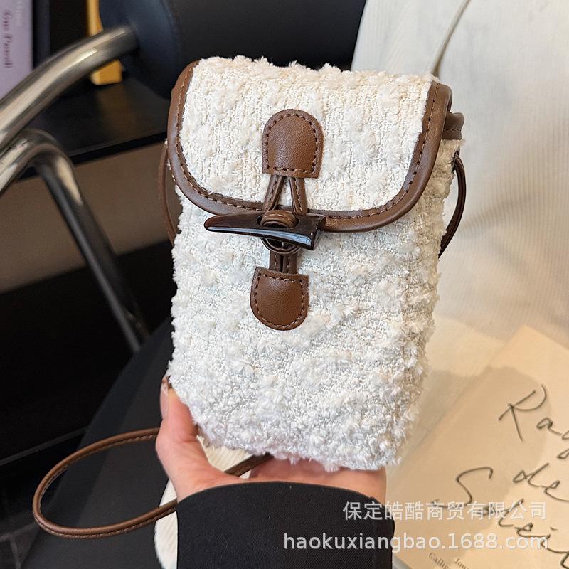 Retro small bag women's 2025 autumn and winter popular new trendy versatile high sense fashion ins messenger bag mobile phone bag