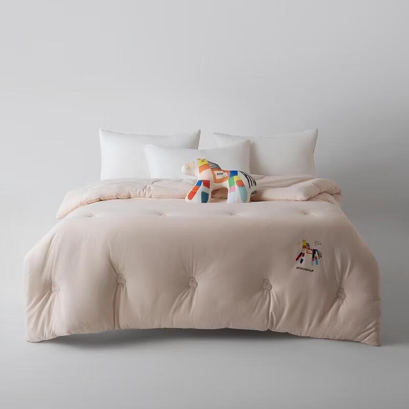 All-Season Washable Polyester Comforter