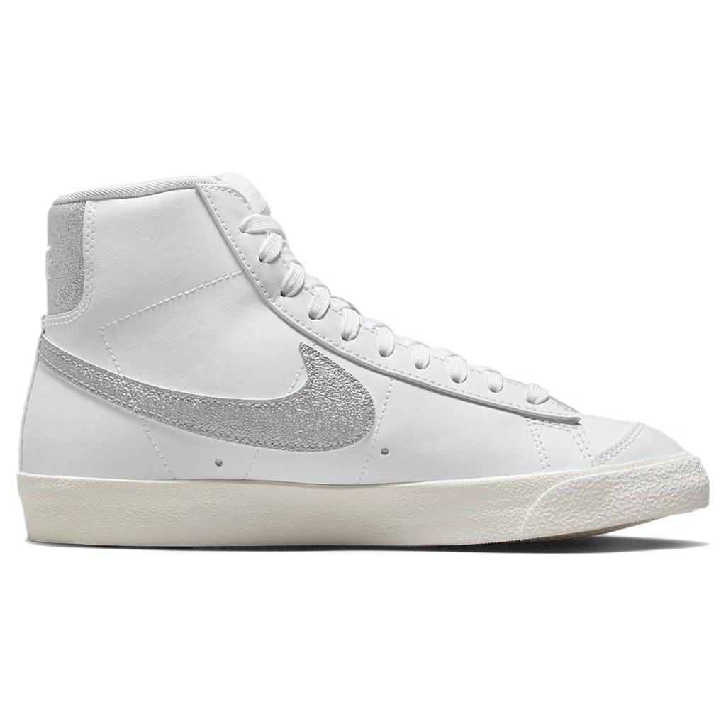 Nike Blazer Mid '77 Essential Damen Weiß Metallisches Silber DQ7574-100