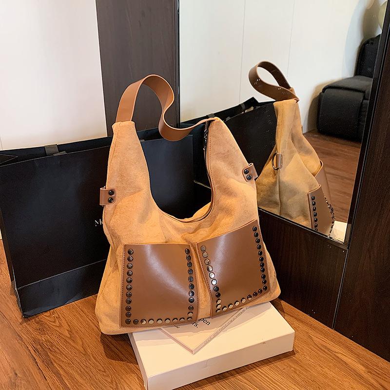 

Сумка большой вместимости модная повседневная личность простая сумка-тоут 2025 осень и зима новая женская трендовая сумка через плечо коричневый