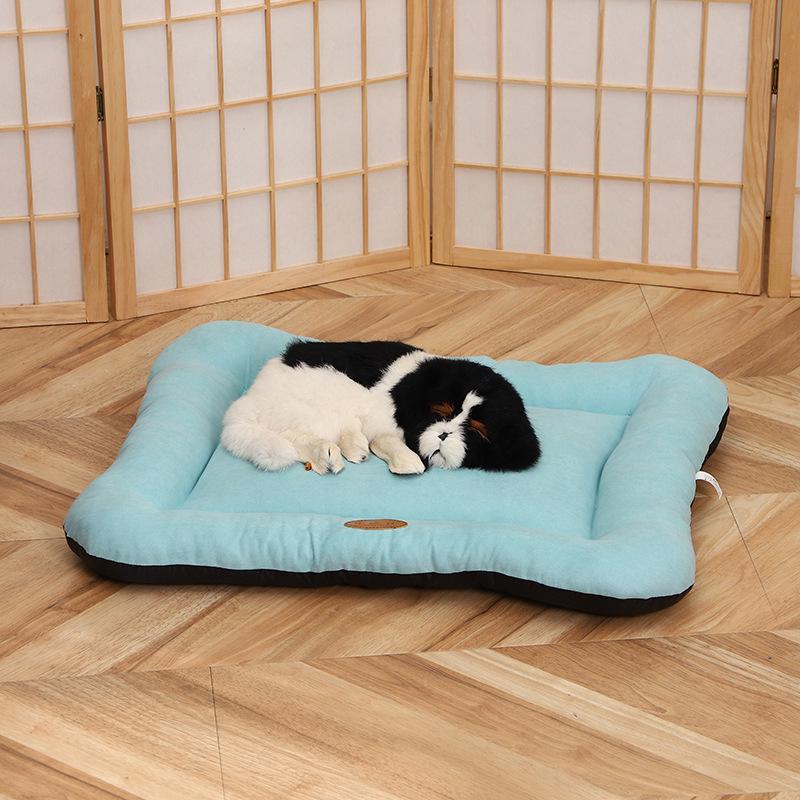Plush Pet Mat: Washable, Bite & Scratch Resistant for Cats & Dogs, Suitable for All Seasons