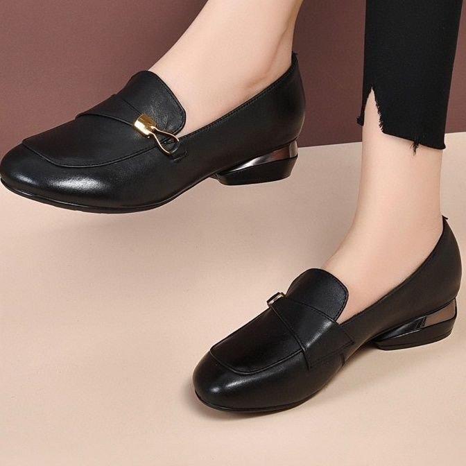 

2025 new spring round head low heel small leather shoes women s British style women s shoes soft leather flat sole shoes soft leather loafers 35
