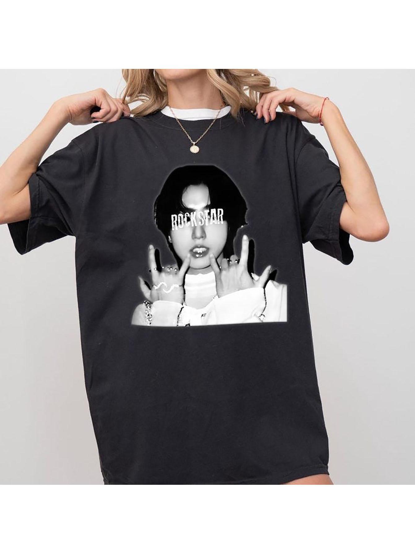 Stray Kpop T-Shirt - Showcasing The SKZ Logo Along with a Rock-Inspired Design XXL