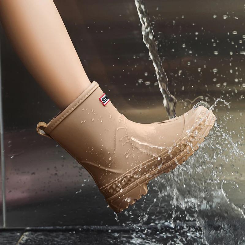 Fashion Medium-cylinder Water Shoes Lightweight and Waterproof Rain Boots with Edge Binding Kitchen Water Boots Women's Rubber Shoes