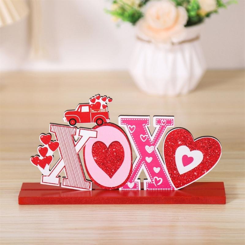 Classical Wood LOVE KISS Figurines Desk Ornaments for Valentine's Day Decoration Couple Gift Indoor Party Decoration
