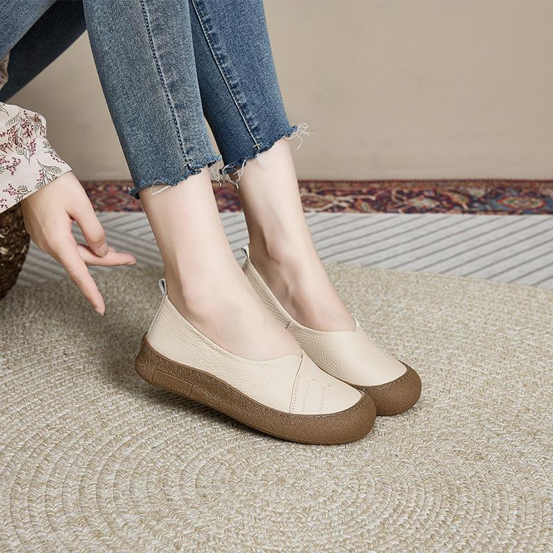 The First Layer of Cowhide Is a Pedal of Medium and Old Genuine Leather Women's Flat-bottomed Shallow-mouth Soft-soled Retro Women's Single Shoes.
