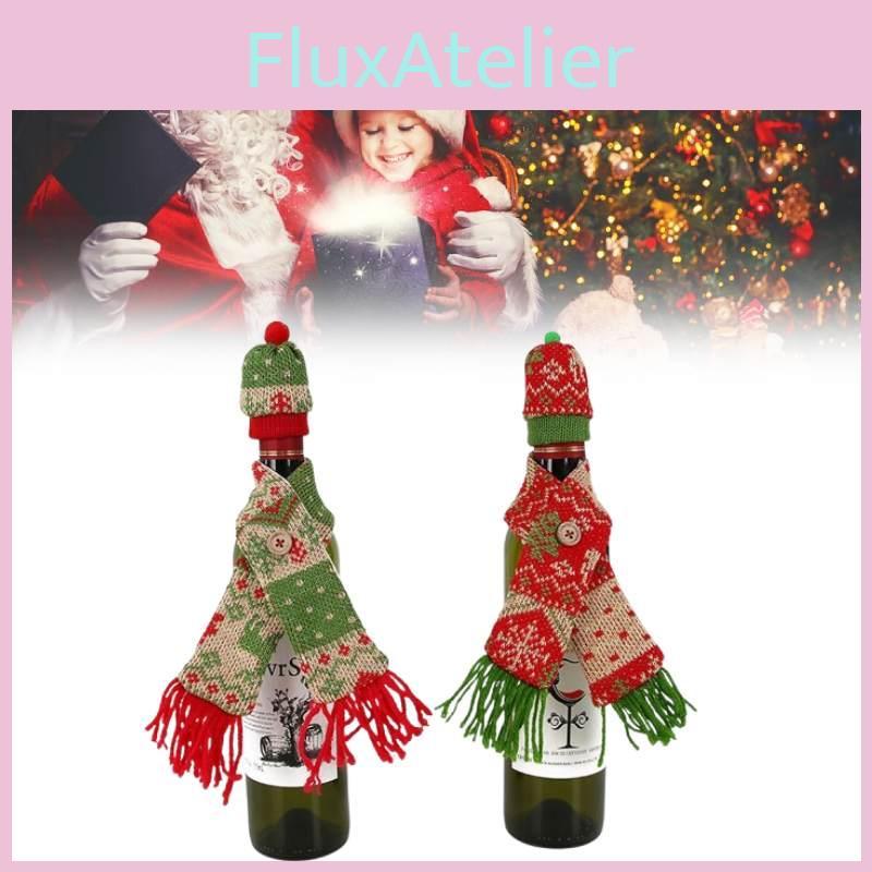 Weihnachtsflaschenüberzug mit Wollschal und Mütze für festliche Weinpräsentation