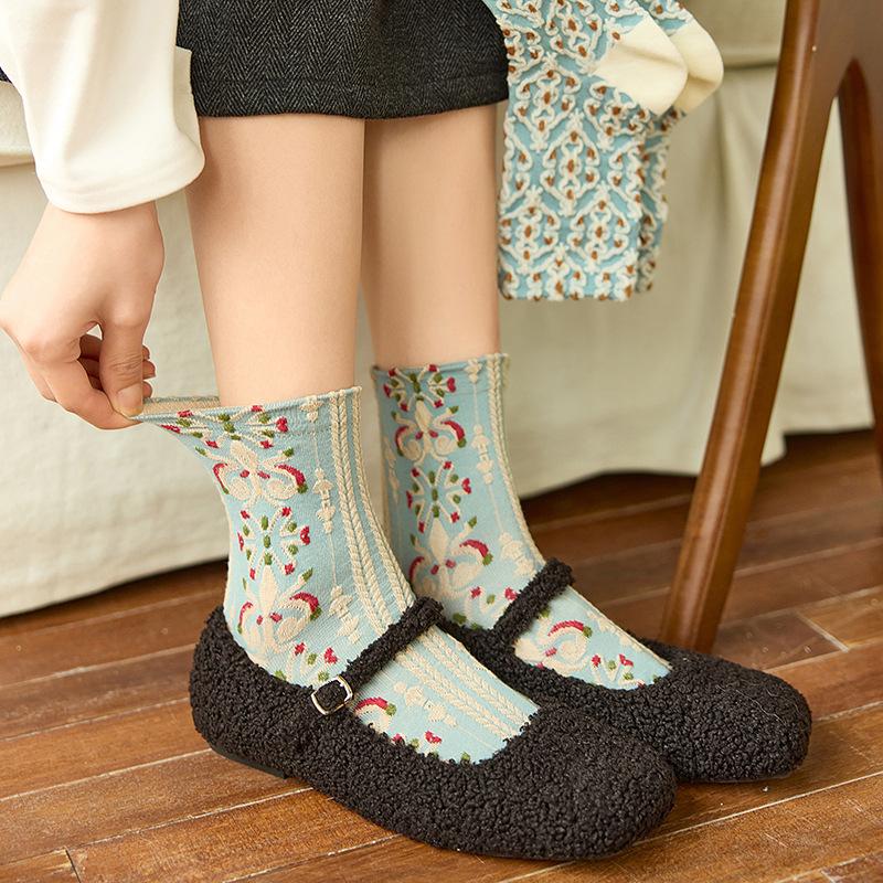 Female Spring and Autumn Literature Retro Stereoscopic Relief Flowers Palace Wind Suction Breathable In The Tube Pile Socks