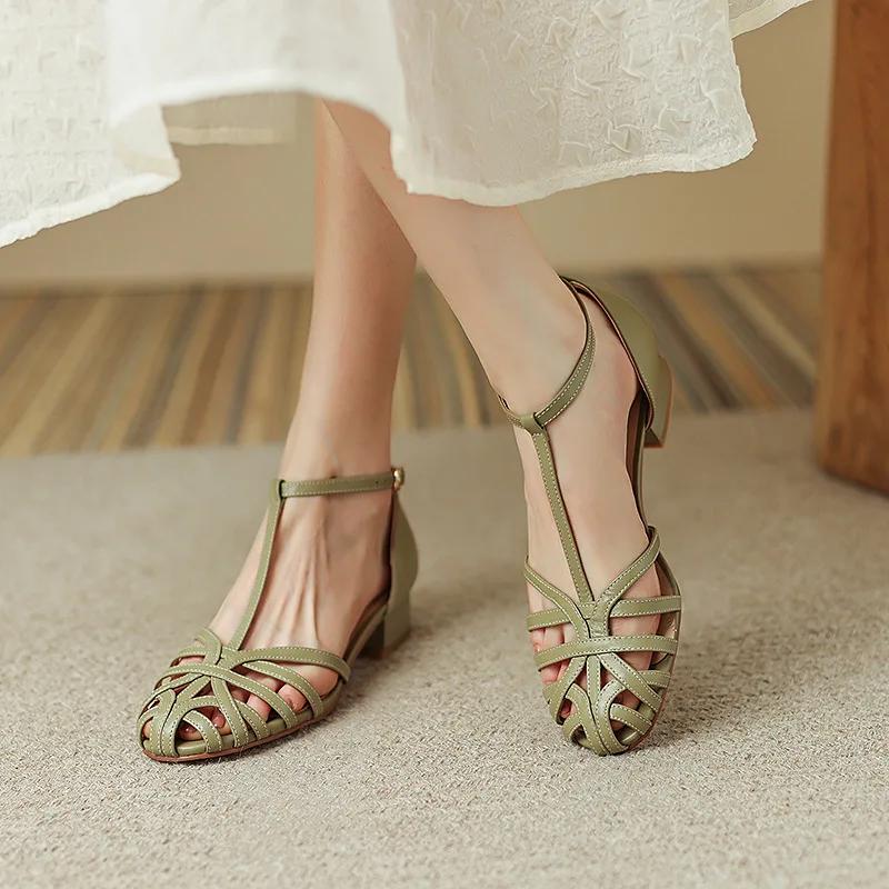 Modische Schuhe Damen Sandale 2025 Damen Mädchen Beige Neu Sommer Komfort Niedrig Retro Flach Fersenriemen Quadratischer Absatz Gummi PU Skandale Einfarbig C