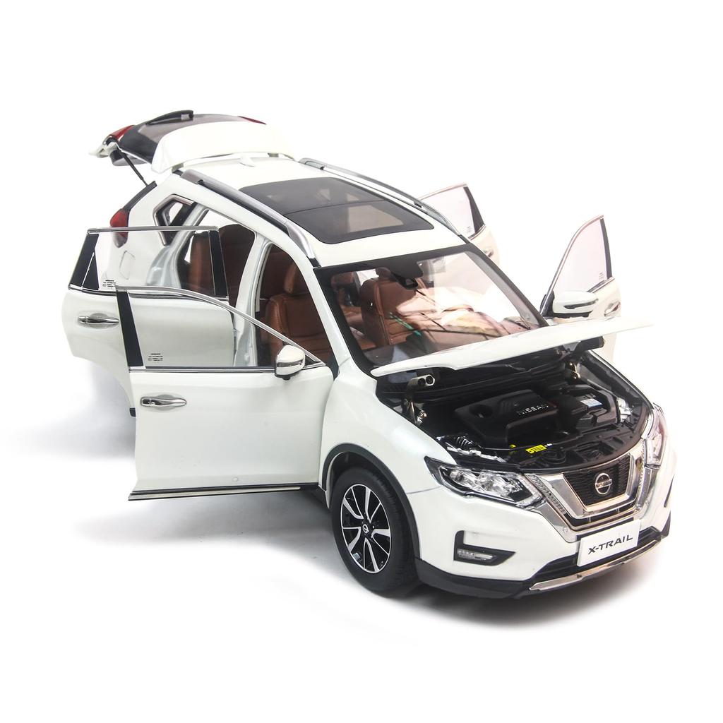 PAUDI MODEL scale diecast model of the Nissan 1/18 X-Trail 2018.