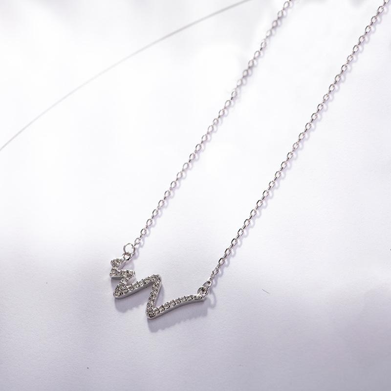 

Ожерелье Heartbeat с микро-инкрустированной бриллиантовой цепочкой на ключице. Темперамент и крутой стиль. Новый стиль.