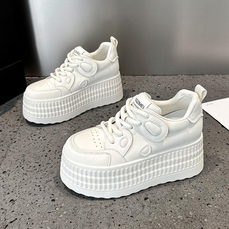 thick-soled little white shoes for women's 2025 spring new muffin versatile explosive casual board shoes small inner height increase women's shoes