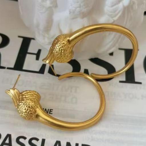 New Curved Beak-shaped Three-dimensional Earrings