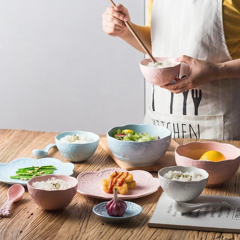18 pcs Kit relief ceramic bowl set / plate and bowl set / home dining set / European-style bowl and plate set
