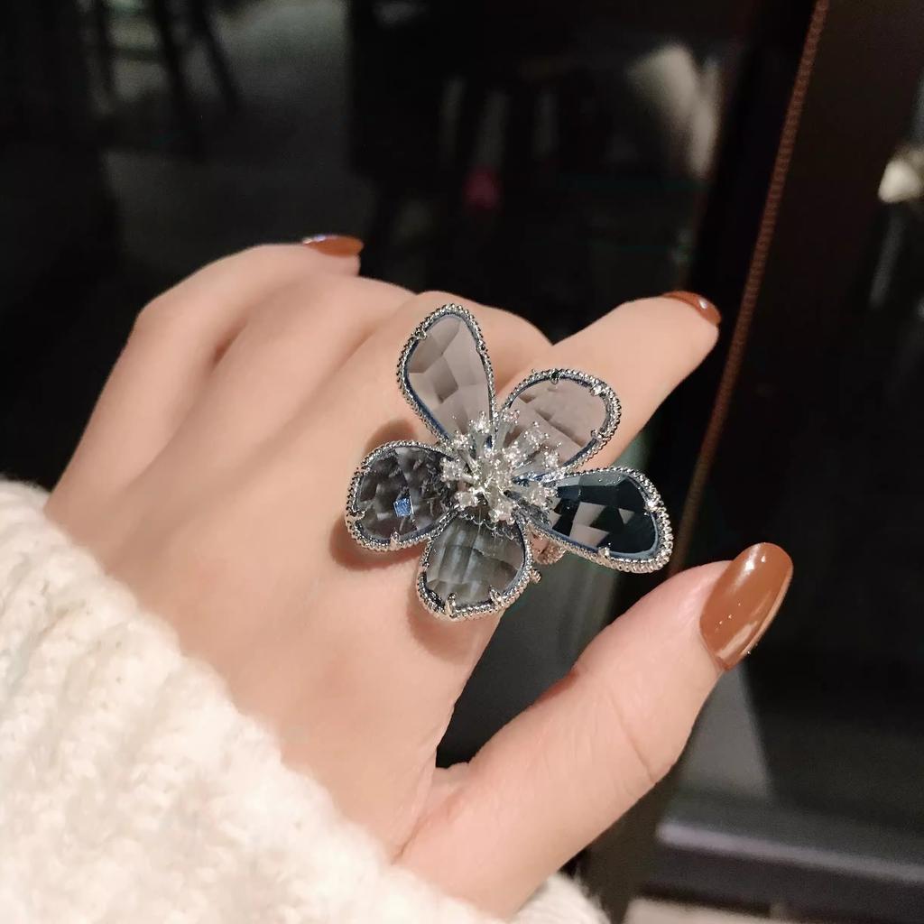 Ins Korea Fashion Crystal Flower Temperament Stud Earrings New Women Earrings Female Jewelry