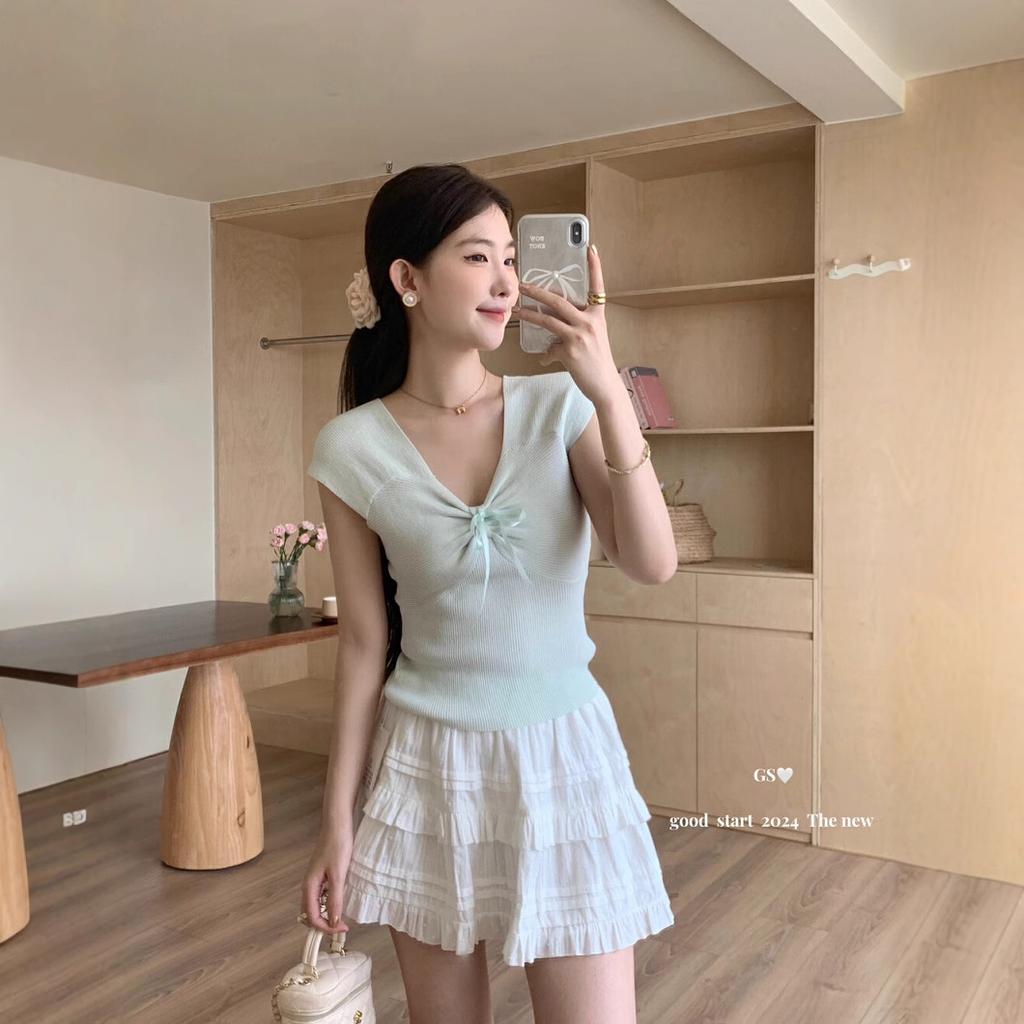 Summer gentle wind V-neck lace-up bow sleeveless top women's new sweet and hot girl versatile niche T-shirt tide