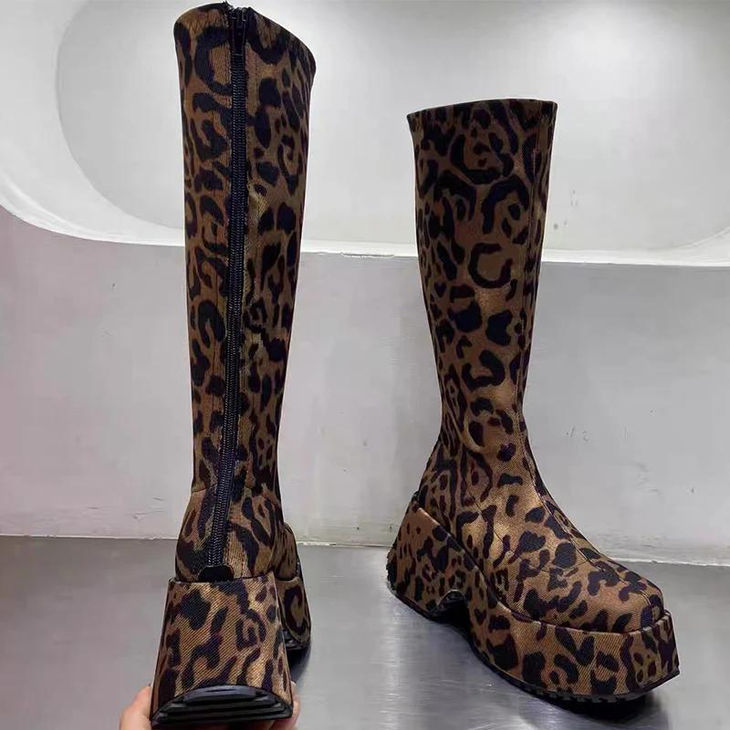 Leopardí kozačky nad koleno Dámské platformové sněhule Semišové boty se čtvercovou špičkou 2024 Trendový design Vysoké podpatky Chelsea boty Goth Botas
