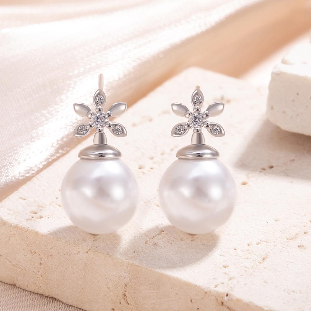 

Korean Exquisite Floral Stud Earrings: Fashionable, Sophisticated, Gentle, and Unique.