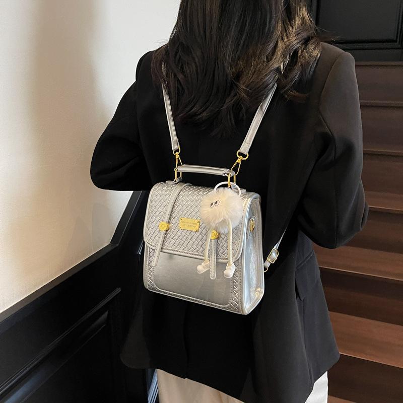 2025 new temperament fashionable versatile casual small backpack women's high sense of foreign style trend going out simple backpack