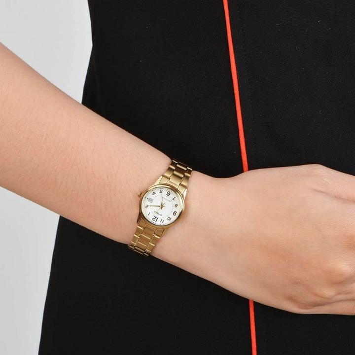 Casio Women's Standard Series 25mm White Watch LTP-V002G-7B2 LTP-V002G-7B2
