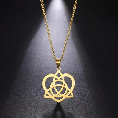 Colar com pingente de nó celta de bruxa de coração oco para mulheres Colar de corrente triquetra viking irlandesa Amuleto Jóias Presente