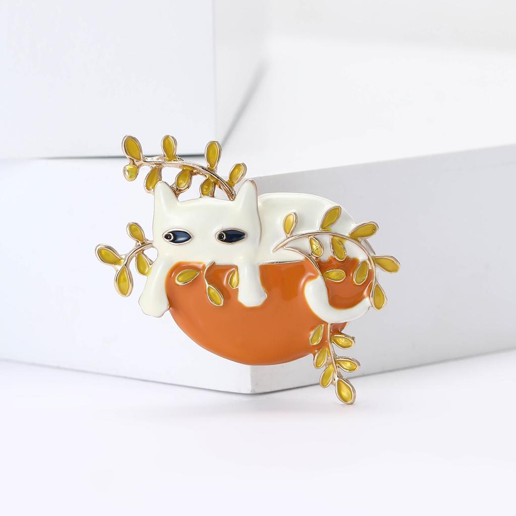 Fashion Enamel Kitten Brooches for Women Rhinestone Animal Pin Cat Lapel Pins Event Party Gifts Decoration Clothes Accessories