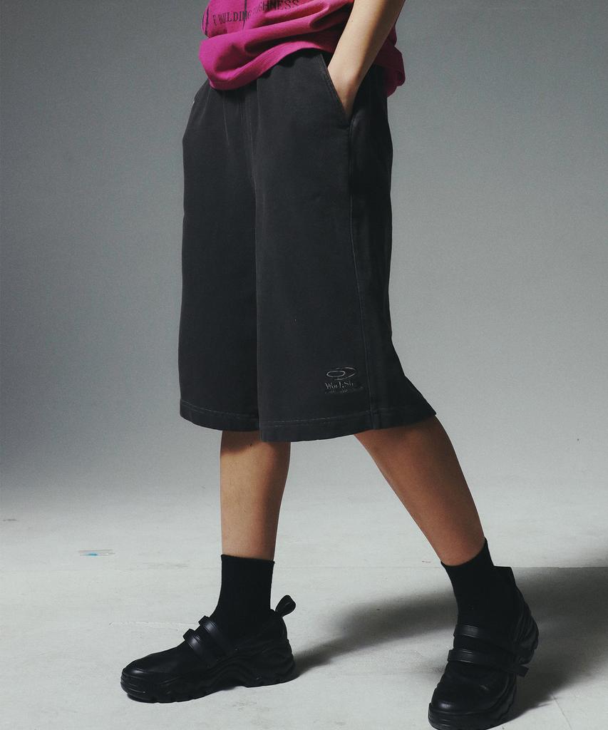 TRAVEL Workshop Pigment Sweat-Bermuda Shorts Black Charcoal