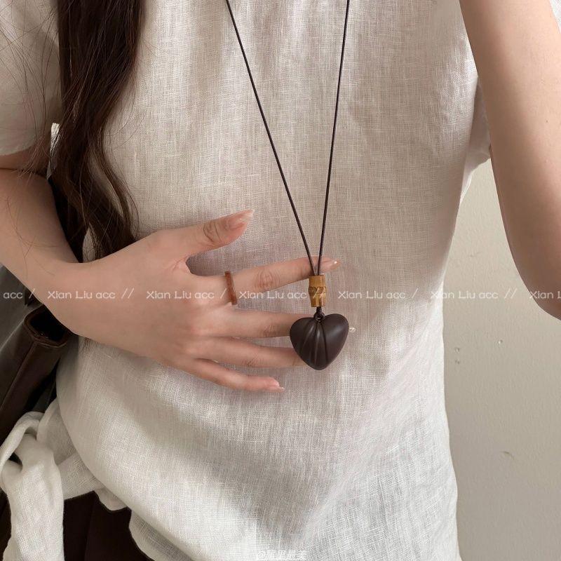 Retro Chinese Style Circle Pendant Necklace for Women - Light Luxury Sweater Chain, Autumn/Winter Accessory