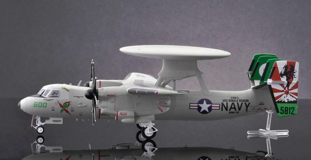 Platz Heller Scale US Navy Hawkeye Special Edition Plastic Model Kit with Japanese Instructions 1/72 E-2C (HE82300J)