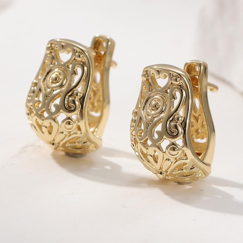 Exquisite gold-silber plattierte handgeschnitzte hohle Creolen für Damen Elegante Hochzeits-Verlobungs-Schmuck-Accessoires Handwerkskunst