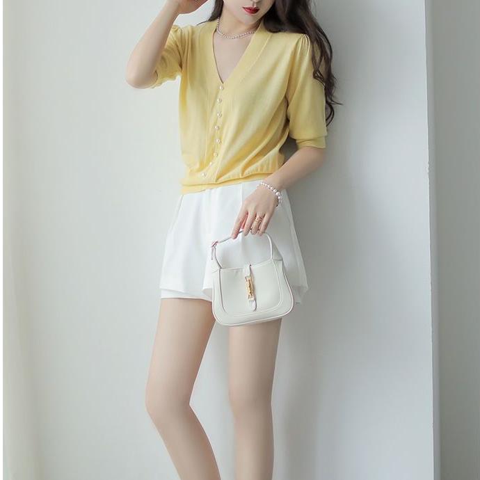 Summer Knitted Sweater Women Half Sleeve V-Neck Knitted Top Thin Loose Pearl Knitted T-shirt