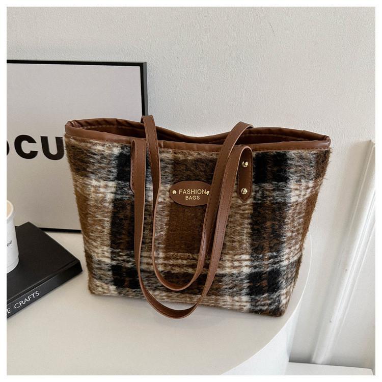 Large Capacity Stylish Plaid Single Shoulder Tote Bag For Women In 2023 Winter