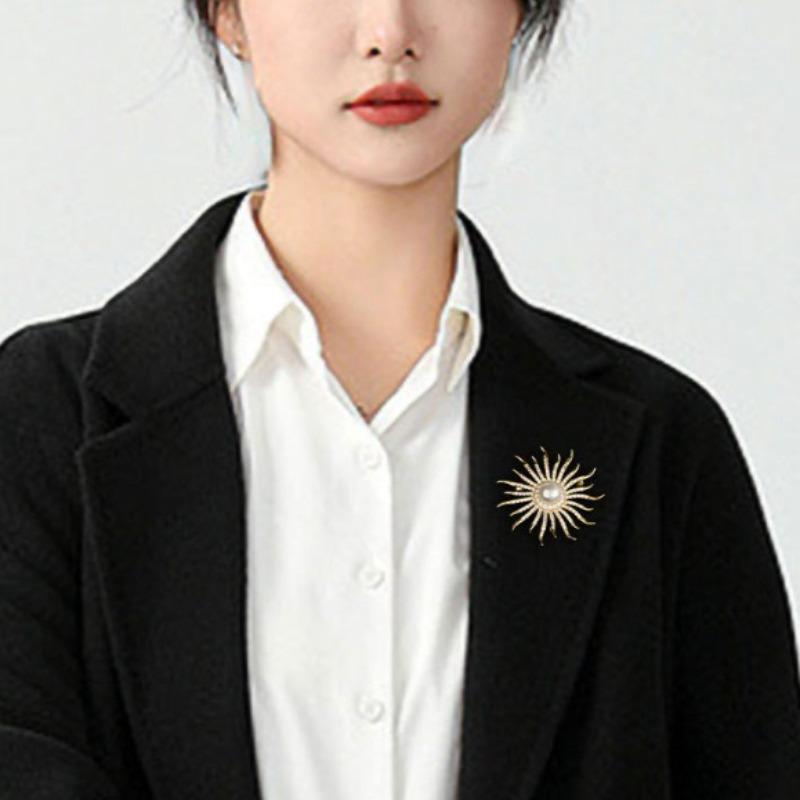 Fashion Rhinestone Jewelry Golden Color Sun Totem Brooches for Women Men Coat Clothing Crystal Sun Flower Brooch Pins