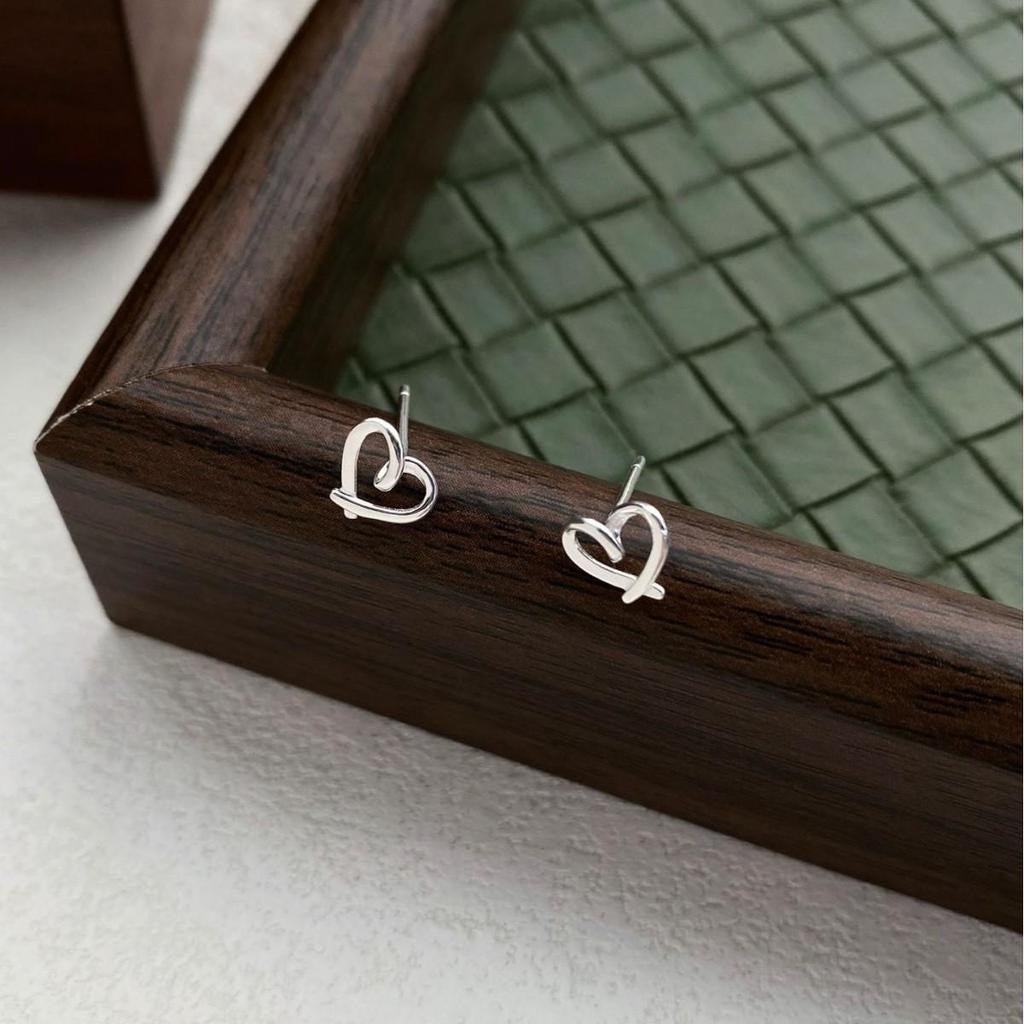 S999 Sterling Silver Hollow Heart Stud Earrings for Women - Korean Style, Sweet, Versatile Ear Cartilage Studs, and Basic Style Ear Care.