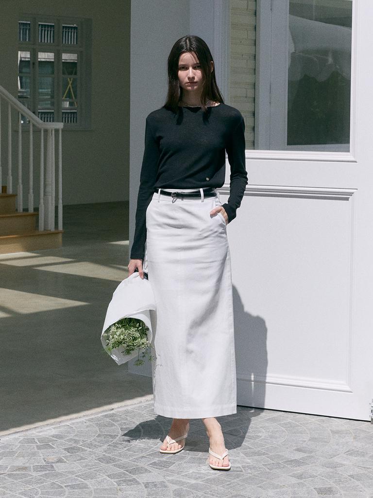 Mouth Back Slit Maxi Skirt (Off-White)