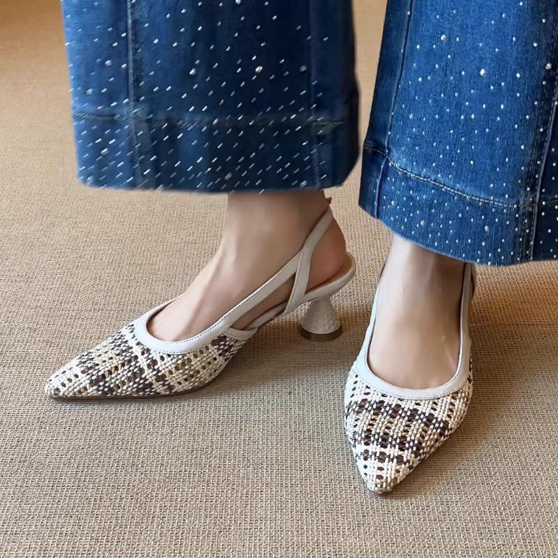 

2026 Retro Style Fashion Simple Comfort Pointed Toe Low Heel Sandals Baotou Woven Color Block One Strap Outside Wear High Heels 34