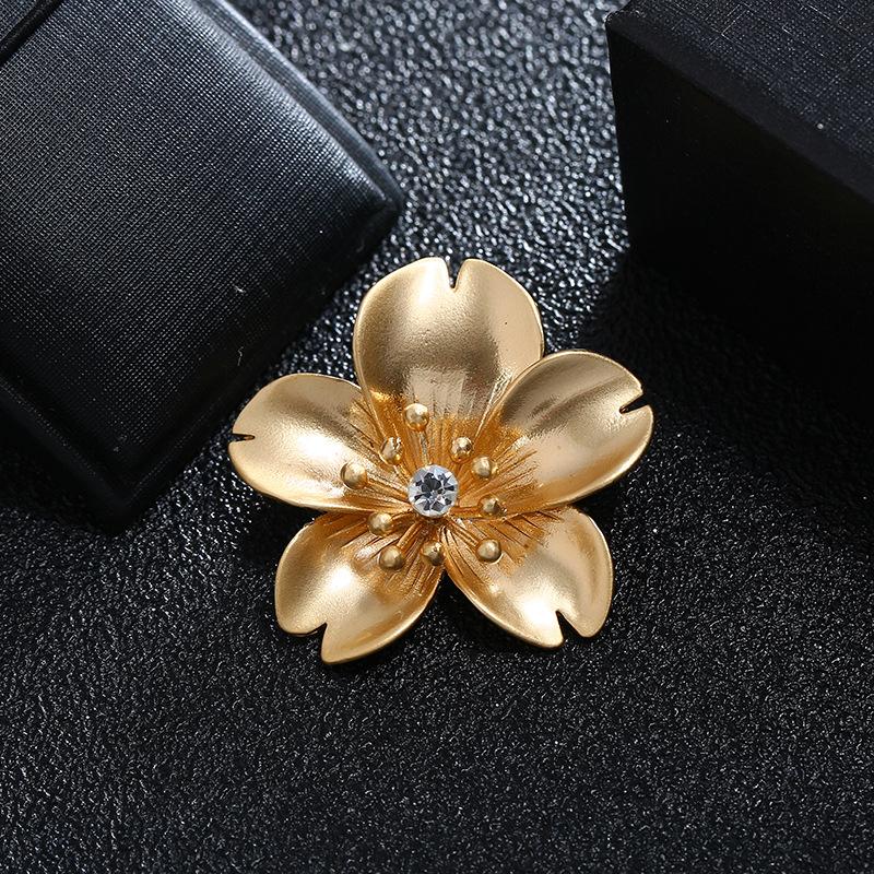 Luxury temperament dumb gold brooch female morrow plant pearl flower pin suit simple brooch with jewelry