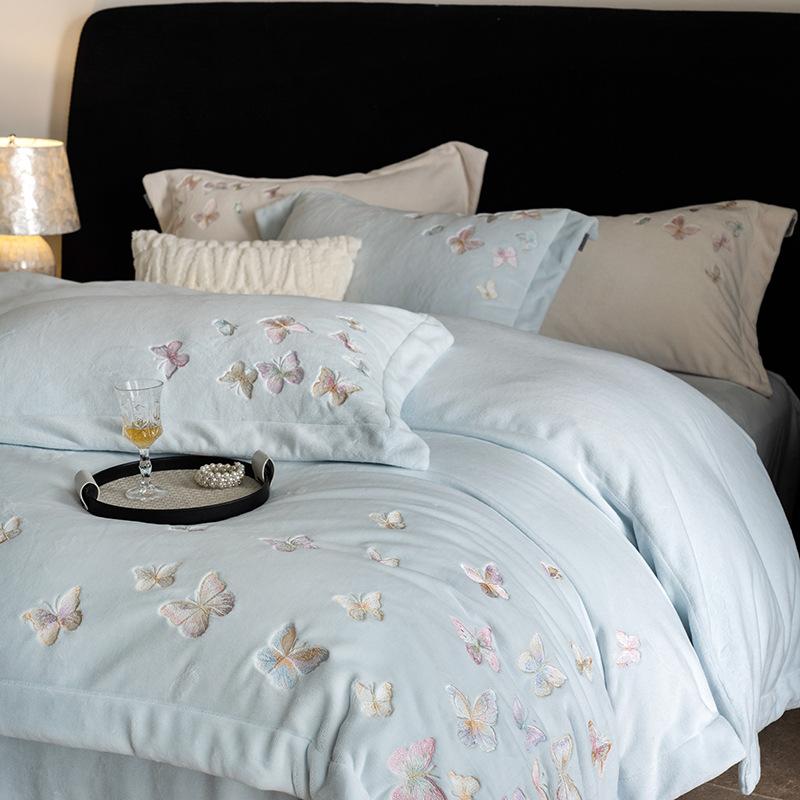 Class A Winter Girl Heart Thickened Milk Fleece 4Pcs Set Butterfly Embroidery Warm Coral Fleece Bed Sheet Quilt Cover Bedding