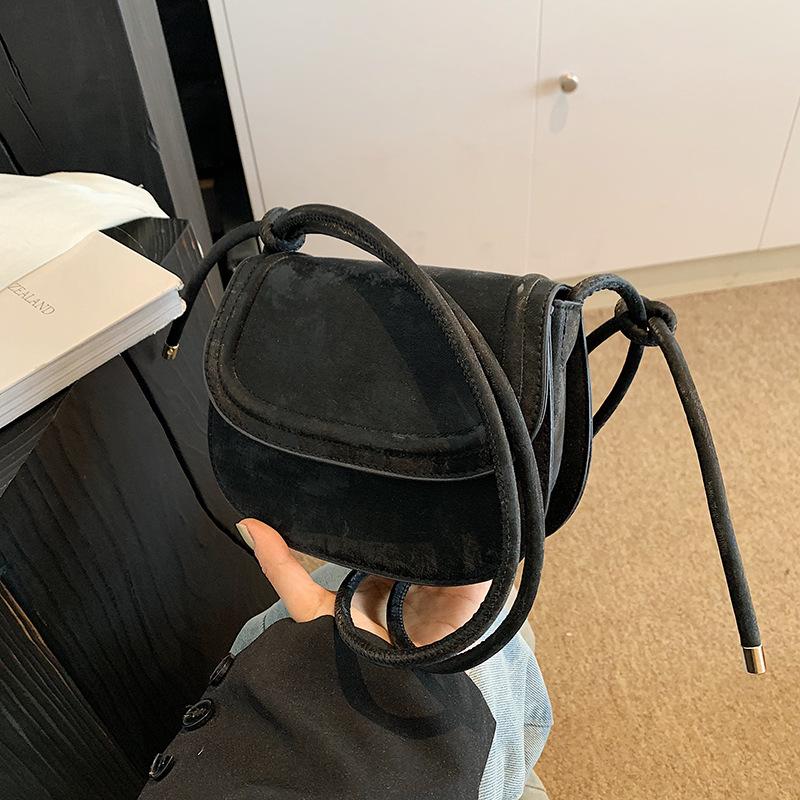 

Однотонная текстурная наплечная сумка-мессенджер женская весенне-летняя зарубежная сумка для отдыха сумка-седло женская чёрный