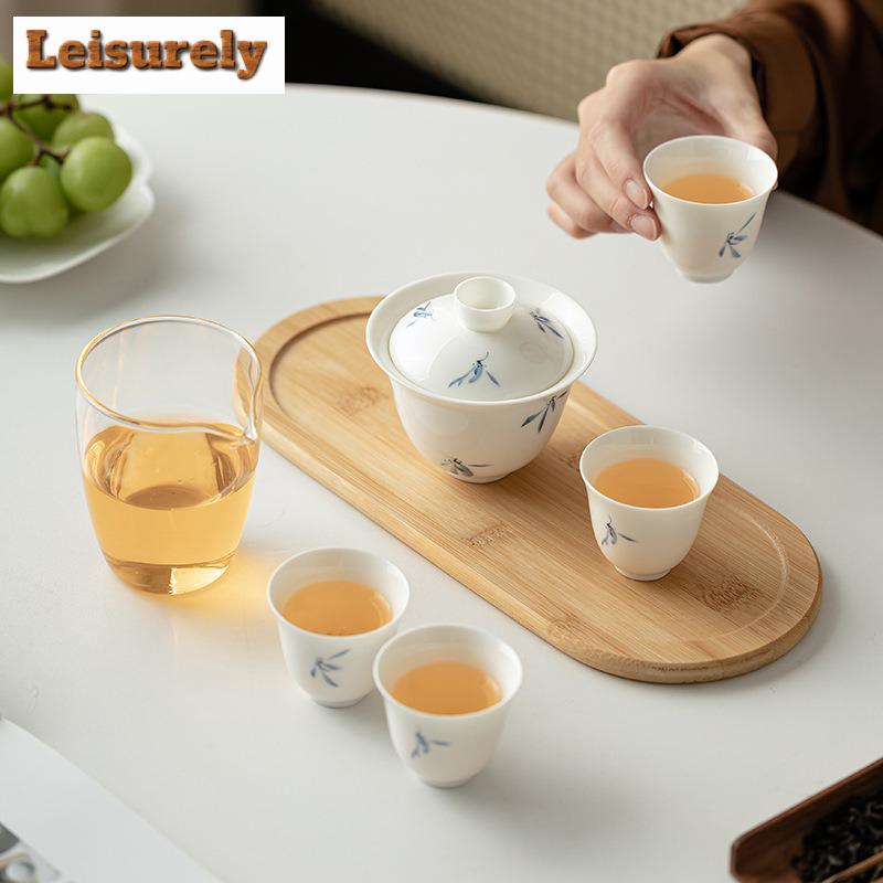 Handbemalte Schmetterlingsorchidee Reise-Teegeschirr-Set Ästhetisch 1 Kanne 4 Tassen Teezubereitung Glas-Teekanne Tragbare Tragetasche Zubehör