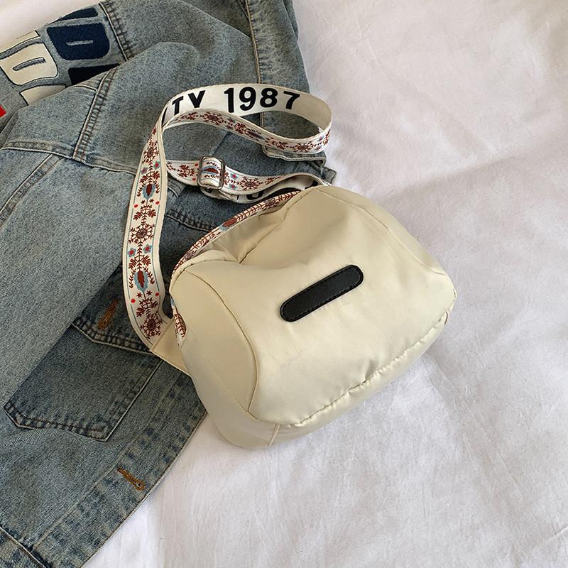 Fashionable Large Capacity Crossbody Bag Street Style Spring 2024 Shoulder Bag