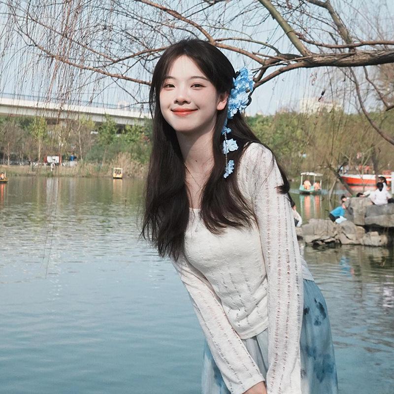 

Chinese Lily of the Valley Tassel Hair Clip for Brides – Exaggerated Floral Headdress Accessory