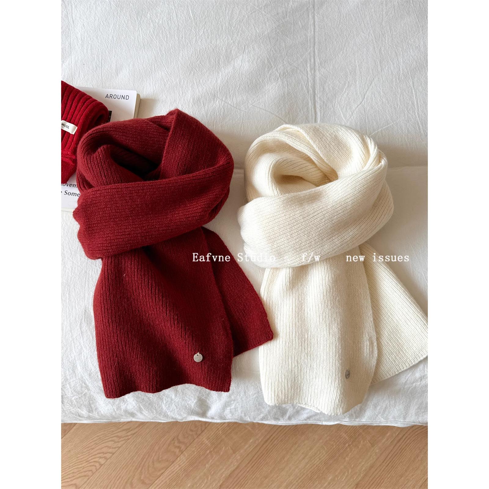 

Luxurious Rabbit Fur and Wool Blend Scarf: Soft, Knitted, Perfect for Couples.