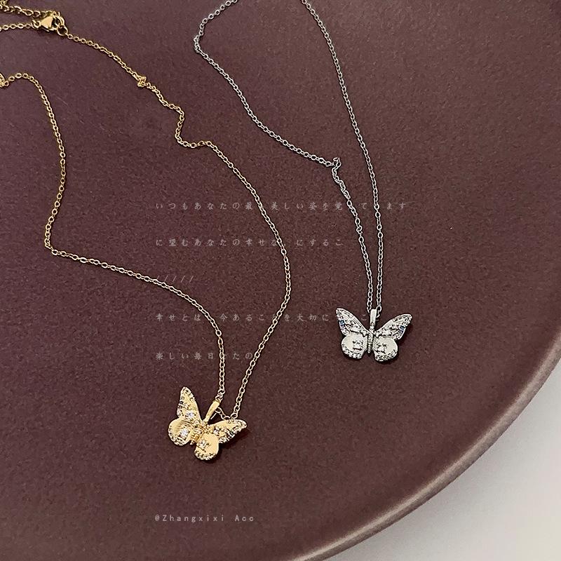 Retro Elegant Butterfly Pendant Necklace - Simple, Versatile, and Chic Clavicle Accessory
