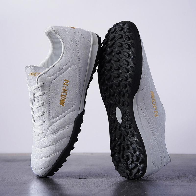 Neue Herren Fußballschuhe Herren Fußballschuhe Erwachsene Gesellschaft Fußballschuhe Ultraleichte Trainingsfußballschuhe Outdoor Große Größe 47