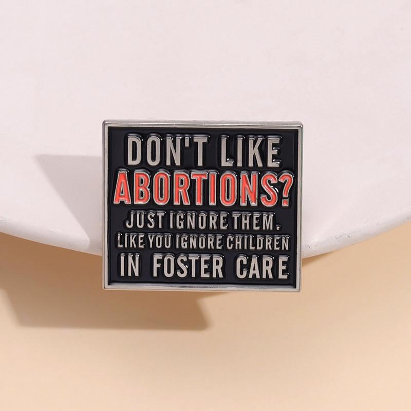 Modern Black Geometric Letter Brooch Featuring Unique Design For Individualistic Fashion Statements